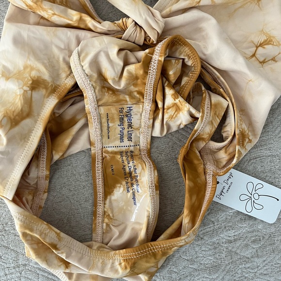 Dippin’ Daisy’s honey high cut one piece swimsuit - Picture 4 of 8